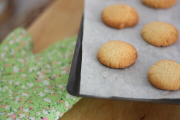 baking cookies at home
