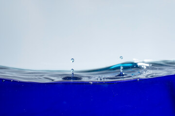 Blue water waves and bubbles
