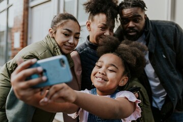 Obraz premium Happy African-American family taking selfie