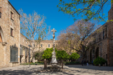Innenhof des Hospital de la Santa Creu mit den Jardins de Rubió i Lluch i El Raval, Barcelona,...