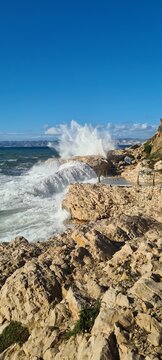 Vague sur la pointe d'Endoume (Marseille)