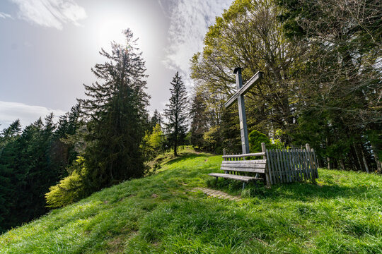 Spring hike to the Alttrauchburg castle ruins via the Sonneckgrat in the Allgau