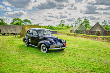 Voiture de collection Américaine  dans un camps de reconstitution