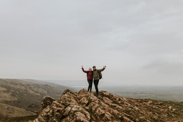 Obraz premium Happy senior couple on mountain top