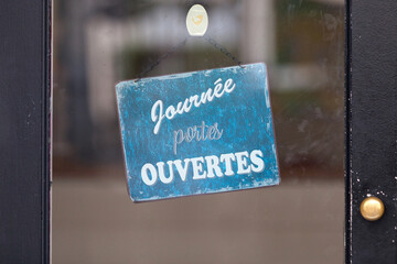 Open day sign written in French