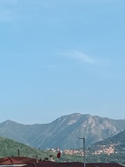 Panoramica del monte con la città 