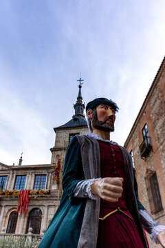 Pasacalles de la Tarasca y los gigantes y cabezudos en el Corpus Christi de Toledo, Espa&ntilde;a