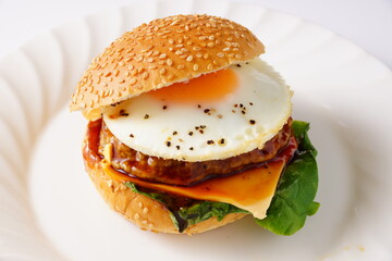 チーズ＆エッグのてりやきバーガー