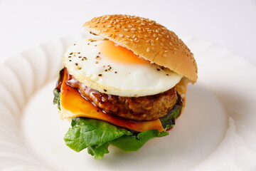 チーズ＆エッグのてりやきバーガー