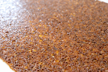 オーブンで焼いたナッツのチュイルの表面