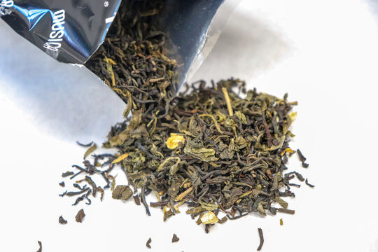 乾燥した上質な紅茶の葉、茶葉