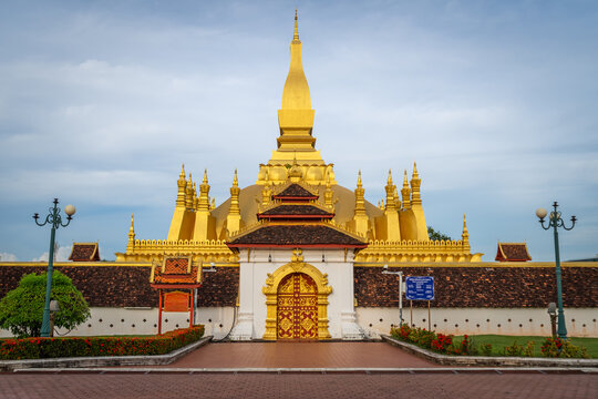 Pha That Luang is a gold stupa and a national symbol, Pha That Luang is located at Vientiane, Laos