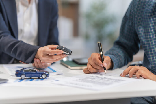Asian businesswoman specializing in car loan services. Proficient in terms like extended warranty, lease, MSRP, and navigating financing options for customers' automotive needs.