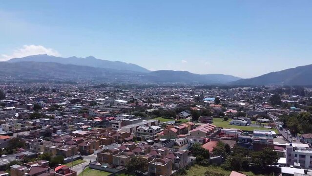 Vista en drone de Sangolqu&iacute; - Quito