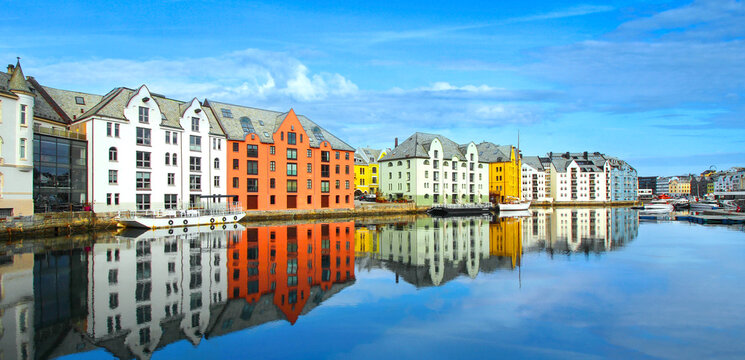 &Aring;lesund, important fishing port on the Norwegian Sea - Norway	