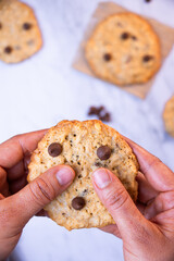 galletas con chispas de chocolate hechas a mano