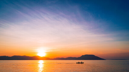 Obraz premium Golden sunset at sea. Bonbon Beach, Romblon Island, Philippines