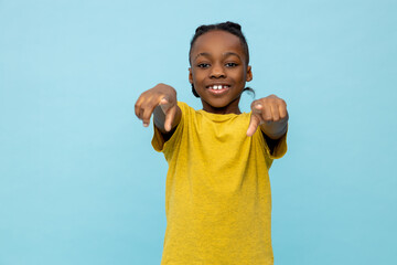 Boy in yellow tshirt gesticulating and smiling - obrazy, fototapety, plakaty
