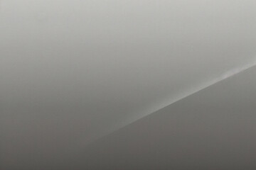 Courbe de ligne abstraite gris clair et blanc texture d'onde moderne lisse avec illustration vectorielle d'arri&egrave;re-plan spatial