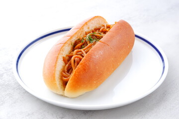 昔なつかしい素朴な味わいのソース焼きそばパン
