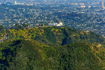 Obraz premium Griffith Observatory Amidst Green Hills