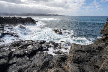 Meerlandschaft - starke Brandung, hohe Wellen -die K&uuml;ste von Las Palmas de Gran Canaria