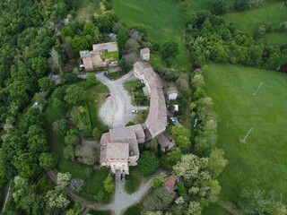 Il castello di Casalgrande, in provincia di Reggio Emilia, tra le verdi colline dell'Emilia Romagna, ai piedi dei monti Appennini