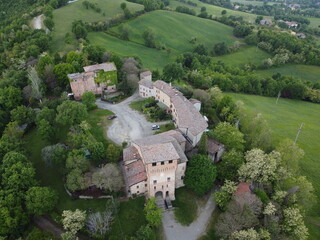 Il castello di Casalgrande, in provincia di Reggio Emilia, tra le verdi colline dell'Emilia Romagna, ai piedi dei monti Appennini 