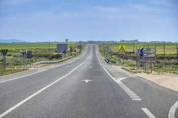 Indicative signs on a regional road with a maximum speed limited to 90 kilometers per hour
