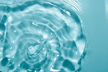 The surface of blue water drops is shaped like a flower.