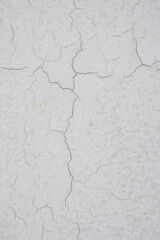 sfondo intonaco bianco spaccato in più punti, background e texture carta invecchiata 