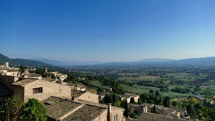 Fototapeta na wymiar Vue panoramique sur La campagne ombrienne depuis la ville d’assise
