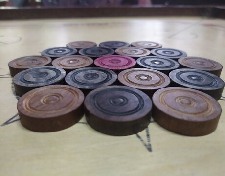 Carom board with disc