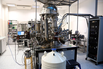 Multi purpose ultra high vacuum chamber used in science research.