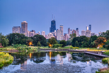Fototapeta na wymiar Chicago Skyline at Dusk over the Pond in Lincoln Park