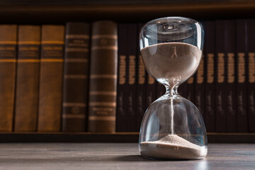 The hourglass on the library table