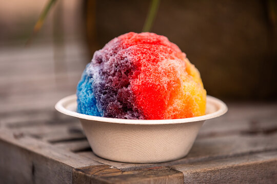Fototapeta Shave ice - hawaiian shaved ice dessert. Close up of traditional local Hawaii dessert food.