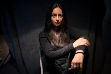 mujer morena española posando primer plano 20 años spanish brunette woman posing closeup 20 years