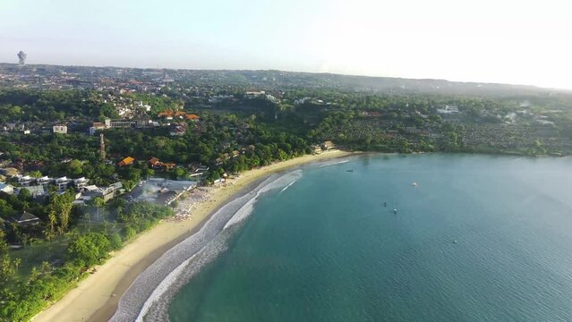 Perjalanan menuju surga: Jelajahi pantai-pantai Bali yang menakjubkan melalui lensa kami."