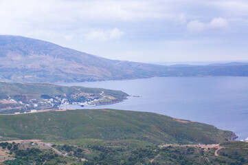 Fototapeta na wymiar ギリシャの離島、スキロス島の高台から眺める島の風景