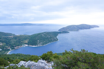 ギリシャの離島、スキロス島の高台から眺める島の風景