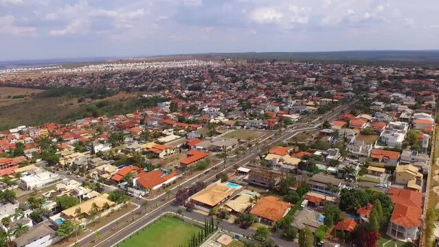 Bairro Jardins do Lago, Jardim Bot&acirc;nico, Bras&iacute;lia, Distrito Federal, Brasil. Ano de 2016 em dia ensolarado. Panor&acirc;mica a&eacute;rea drone. Altura de 60 metros, observando o horizonte. 