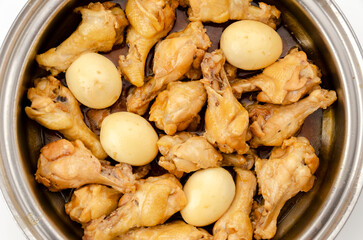 鶏手羽元とたまごの甘辛煮