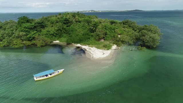 Aerial view of Ilha do Medo (Fear Island), Ba&iacute;a de Todos os Santos - Itaparica, Bahia, Brazil