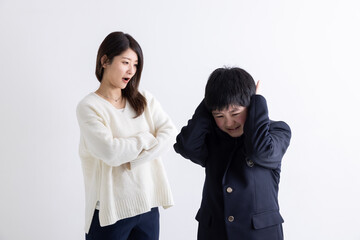 叱られて頭を抱える男の子　parent and child fighting