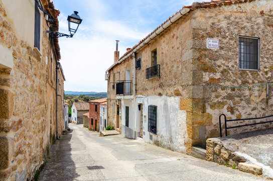 Palace Avenue of Belvis de Monroy
