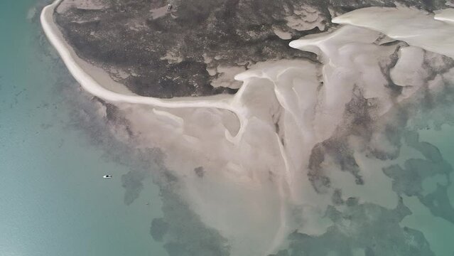 Aerial view of a sand island that emerges during low tide, close to the coast of Itaparica Island, known as Coroa do Limo, a touristic attraction on Ba&iacute;a de Todos os Santos - Itaparica, Bahia, Brazil