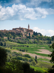 Italia, Toscana, provincia di Siena, la città di Pienza e la campagna della val d'Orcia.