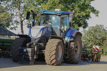 Blauer Traktor, Trecker