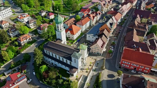 Die Stadt Stockach im Hegau mit der historischen Kernstadt und der Kirche Sankt Oswald